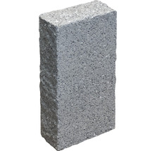 Grauer Pflasterstein aus Beton