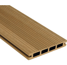 Terrassendiele aus Holzverbundstoff mit gerillter Oberfläche