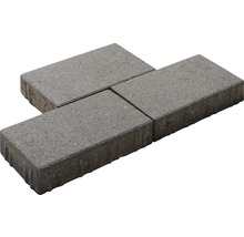 Vier graue Pflastersteine aus Beton