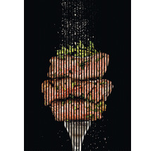 Gegrilltes Steak auf einer Gabel mit Kräutern und Gewürzen