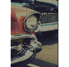 Nahaufnahme eines Oldtimer-Scheinwerfers mit vertikalen Streifen