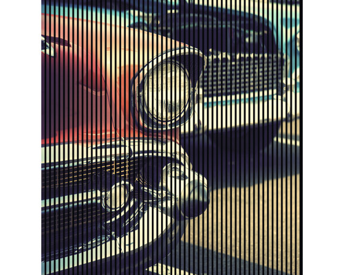 Detailansicht eines Oldtimer-Autos mit Scheinwerfer und Kühlergrill