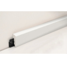 Sockelleiste mit Montageclips zur Wandbefestigung.