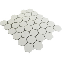 Sechseckige Mosaikfliesen auf einem Bogen