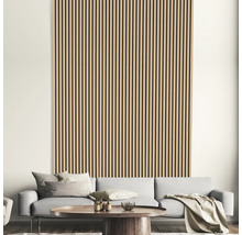 Wohnzimmer mit Wandpaneelen aus Holz