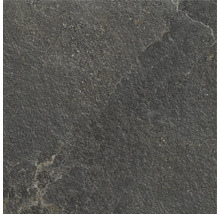 Nahaufnahme einer dunklen Bodenfliese mit Steinoptik