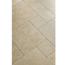 Bodenbelag aus rechteckigen Fliesen