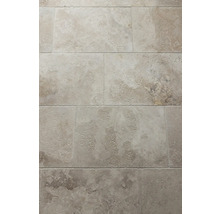 Nahaufnahme von Travertinfliesen