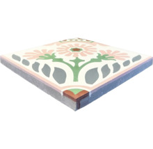 Dekorative Fliese mit Blumenmuster für den Innenbereich