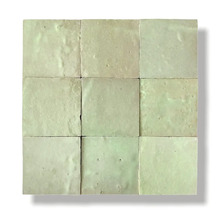 Quadratische Fliesen aus Keramik, Anordnung von neun Stück