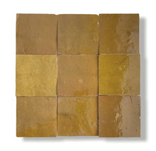 Quadratische Keramikfliesen, Anordnung neun Fliesen