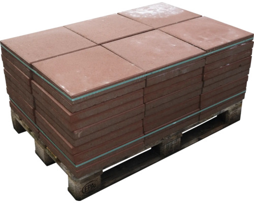 Palette mit Betonplatten für den Außenbereich
