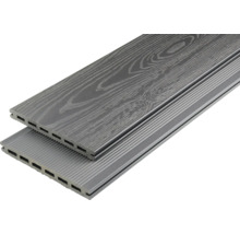 Zwei graue Terrassendielen aus Verbundmaterial mit Holzstruktur