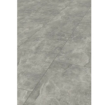 Verlegte graue Bodenfliesen mit Steinoptik