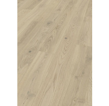 Verlegter heller Laminatboden mit Holzoptik.