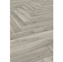 Verlegung von Laminatboden im Fischgrätmuster