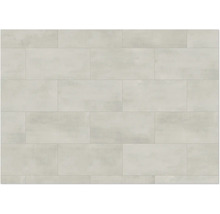 Helle, rechteckige Fliesen im Mauerverband