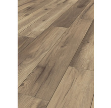 Nahaufnahme eines Laminatbodens in Holzoptik