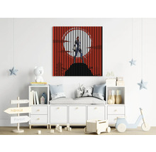 Dekoratives Kinderzimmer mit Wandbild eines Mädchens vor dem Mond