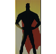 Silhouette einer Person mit Umhang vor gestreiftem Hintergrund