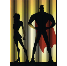 Silhouette eines Superheldenpaares vor einem gestreiften Hintergrund