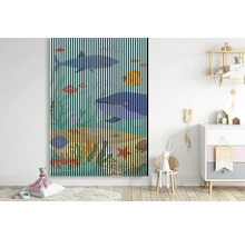Dekoratives Wandbild mit Unterwassermotiv im Kinderzimmer.