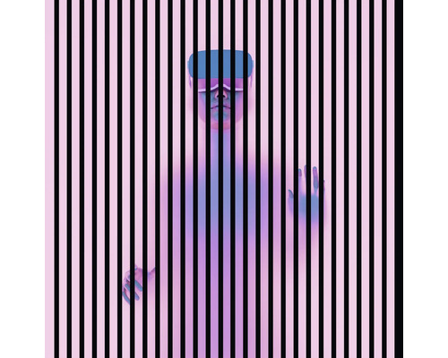 Person mit Virtual Reality Brille hinter Streifen