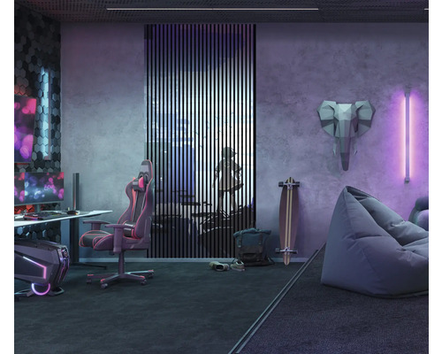Modernes Jugendzimmer mit Schreibtisch, Gaming-Stuhl, Raumteiler und Sitzecke