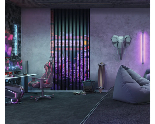 Gamingzimmer mit Schreibtisch, Gamingstuhl, Sitzsack und dekorativen Elementen