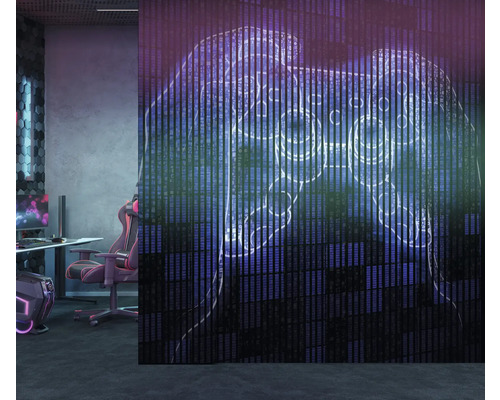 Spielzimmer mit Gaming-Schreibtisch, Stuhl und Deko mit Gaming-Controller-Motiv