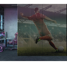 Raumszene mit einem Gamingzimmer und einer Schiebegardine mit Fußballmotiv