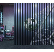 Dekoratives Wandpaneel mit Fußballmotiv in einem Gaming-Raum.