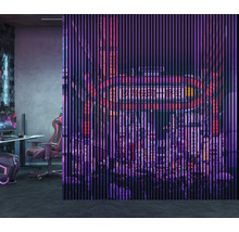 Moderne Raumgestaltung mit einer Holzlamellenwand und Gaming-Ausstattung