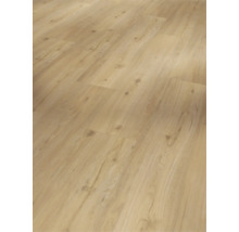 Verlegter Vinylboden in Holzoptik.