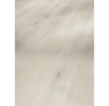 Heller Holzfußboden mit natürlicher Holzstruktur