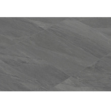 Graue Bodenfliesen mit Marmoroptik verlegt