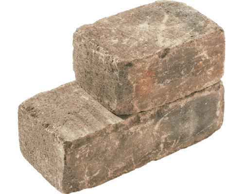 Zwei Pflastersteine aus Stein übereinander gestapelt