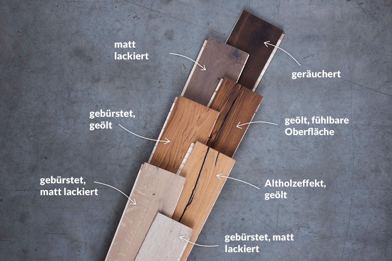 Muster von verschiedenen Bodenbelägen: matt lackiert, geräuchert, gebürstet und geölt, Oberfläche fühlbar, Altholzeffekt