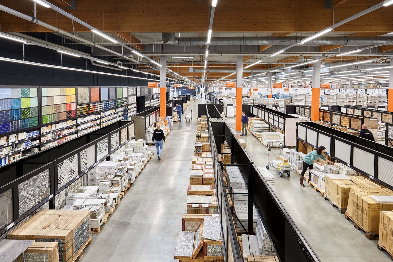 Übersichtsbild einer Hornbach Filiale mit Fliesenauswahl